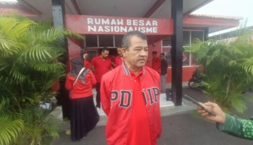Tiang Pendopo Kecamatan Sindang Berubah Jadi Warna Biru H. Sirojudin: Ini Sangat Norak Tiang Pendopo Kecamatan Sindang Berubah Jadi Warna Biru H. Sirojudin: Ini Sangat Norak