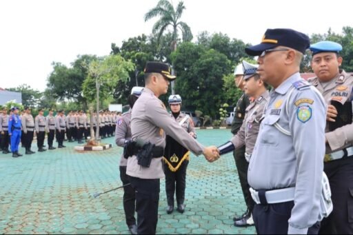 Polres Indramayu Gelar Apel Pasukan Operasi Lilin Lodaya 2025, Siap Amankan Natal dan Tahun Baru Polres Indramayu Gelar Apel Pasukan Operasi Lilin Lodaya 2025, Siap Amankan Natal dan Tahun Baru