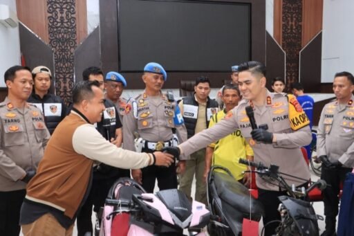 Terima Kasih Pak Kapolres, Warga Indramayu Lega Motor Yang Hilang Telah Kembali Terima Kasih Pak Kapolres, Warga Indramayu Lega Motor Yang Hilang Telah Kembali