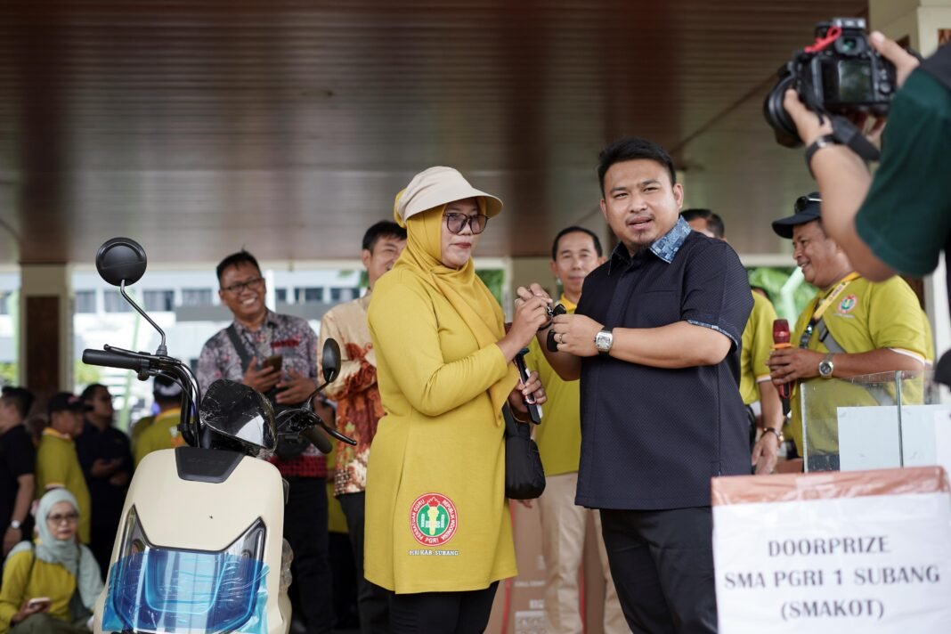 HUT PGRI Ke – 80 Tahun 2025 Bupati Subang Apresiasi Donasi Para guru Untuk Korban Bencana alam HUT PGRI Ke – 80 Tahun 2025 Bupati Subang Apresiasi Donasi Para guru Untuk Korban Bencana alam