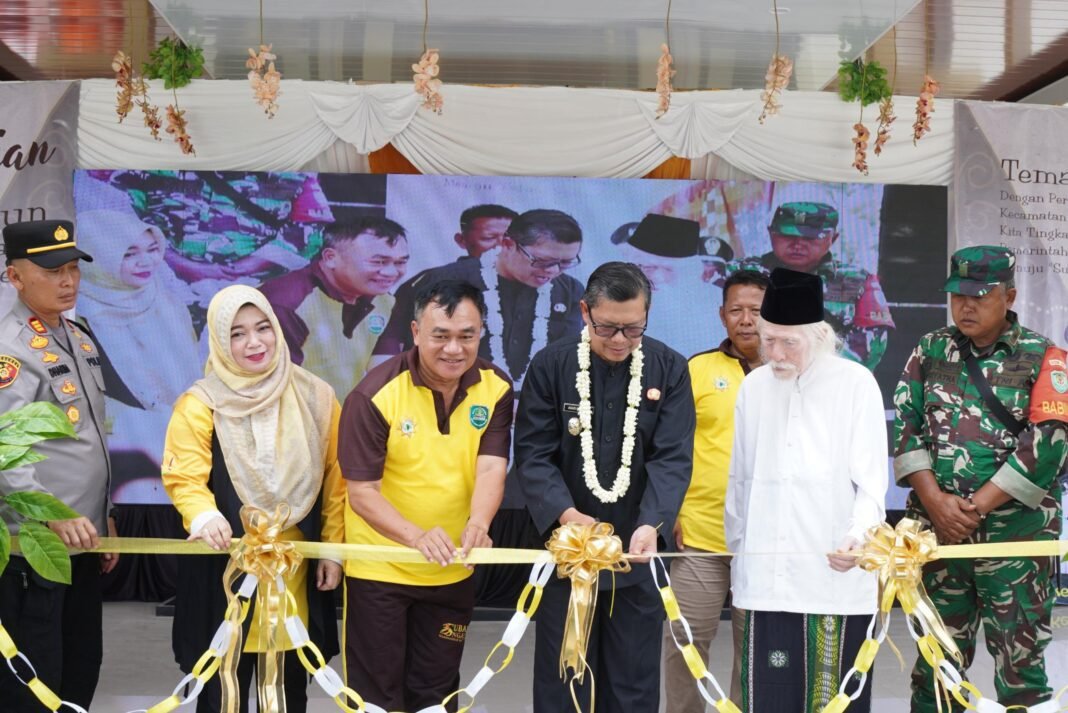Wabup Subang Resmikan ALUN-ALUN Kecamatan Compereng Wabup Subang Resmikan ALUN-ALUN Kecamatan Compereng