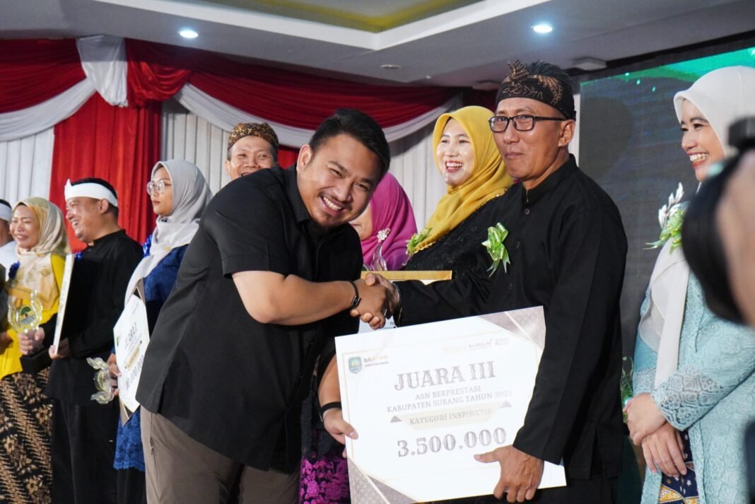 Bupati Subang Menghadiri Anugerah ASN Berpratasi Kabupaten Subang Tahun 2025 Bupati Subang Menghadiri Anugerah ASN Berpratasi Kabupaten Subang Tahun 2025