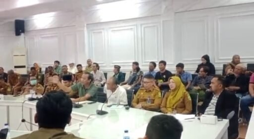 Ketua DPRD Kabupaten Subang Menolak Adanya Kegiatan Perternakan Di Paseh Zona Hijau Ketua DPRD Kabupaten Subang Menolak Adanya Kegiatan Perternakan Di Paseh Zona Hijau