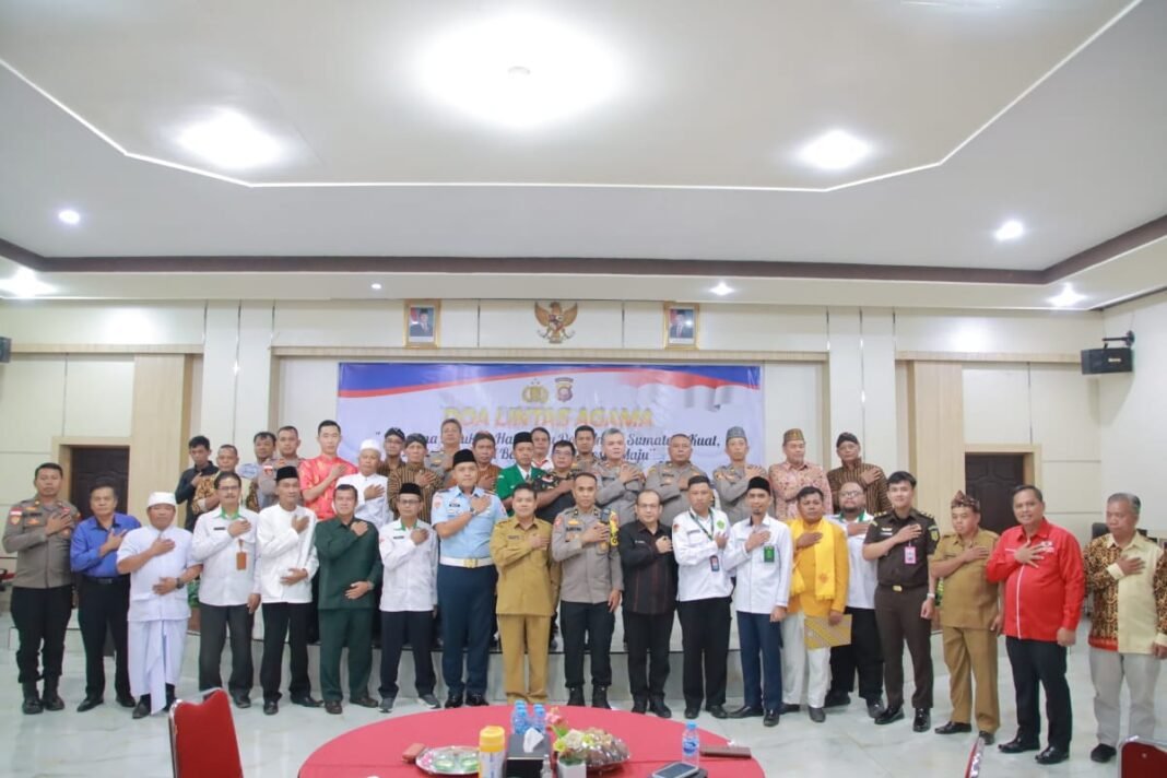 Polres Bengkayang Gelar Doa Lintas Agama, Satukan Hati untuk Pulau Sumatera dan Kondusifitas Akhir Tahun Polres Bengkayang Gelar Doa Lintas Agama, Satukan Hati untuk Pulau Sumatera dan Kondusifitas Akhir Tahun