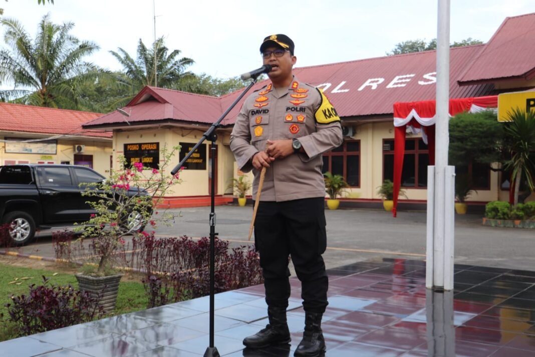 Kapolres Langkat Berikan Arahan Tegas dan Humanis Saat Apel Pam Lalin Malam Tahun Baru Kapolres Langkat Berikan Arahan Tegas dan Humanis Saat Apel Pam Lalin Malam Tahun Baru