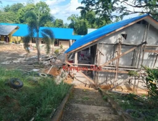 Proyek Sekolah SMPN 1 Pinoh Selatan : Menyimpang Dari Bestek Dan Bakal Molor Proyek Sekolah SMPN 1 Pinoh Selatan : Menyimpang Dari Bestek Dan Bakal Molor