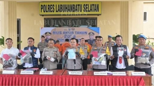 “Polres Labusel Gelar Konferensi Pers Akhir Tahun 2025” “Polres Labusel Gelar Konferensi Pers Akhir Tahun 2025”