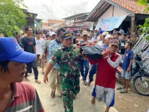 Kapal Terbalik Nelayan Ditemukan Meninggal Dunia Setelah Dua Hari Pencarian Kapal Terbalik Nelayan Ditemukan Meninggal Dunia Setelah Dua Hari Pencarian
