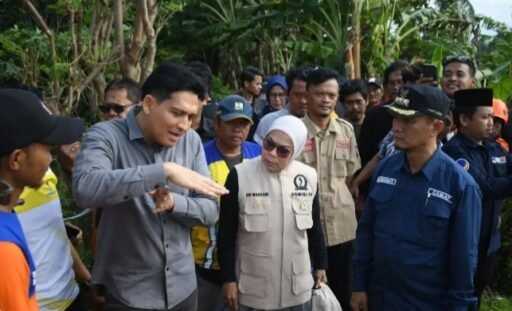 Bupati Lucky Hakim Tinjau Wilayah yang Tergenang Banjir Bupati Lucky Hakim Tinjau Wilayah yang Tergenang Banjir