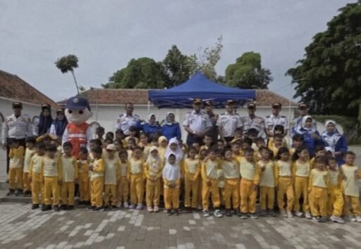 Serunya Belajar Lalu Lintas, Dishub Indramayu Kenalkan SALUD ke Anak TK Serunya Belajar Lalu Lintas, Dishub Indramayu Kenalkan SALUD ke Anak TK