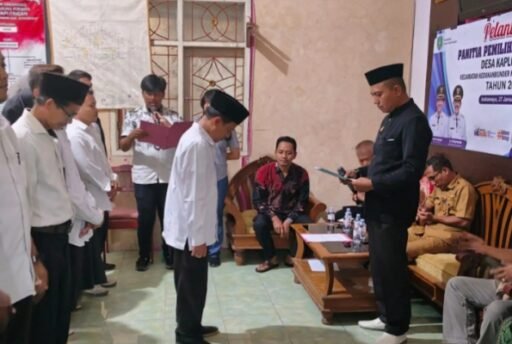 Ketua BPD Desa Kaplongan, secara resmi melantik 9 orang Panitia Pemilihan Kuwu Pengganti Antar Waktu (PAW) Ketua BPD Desa Kaplongan, secara resmi melantik 9 orang Panitia Pemilihan Kuwu Pengganti Antar Waktu (PAW)