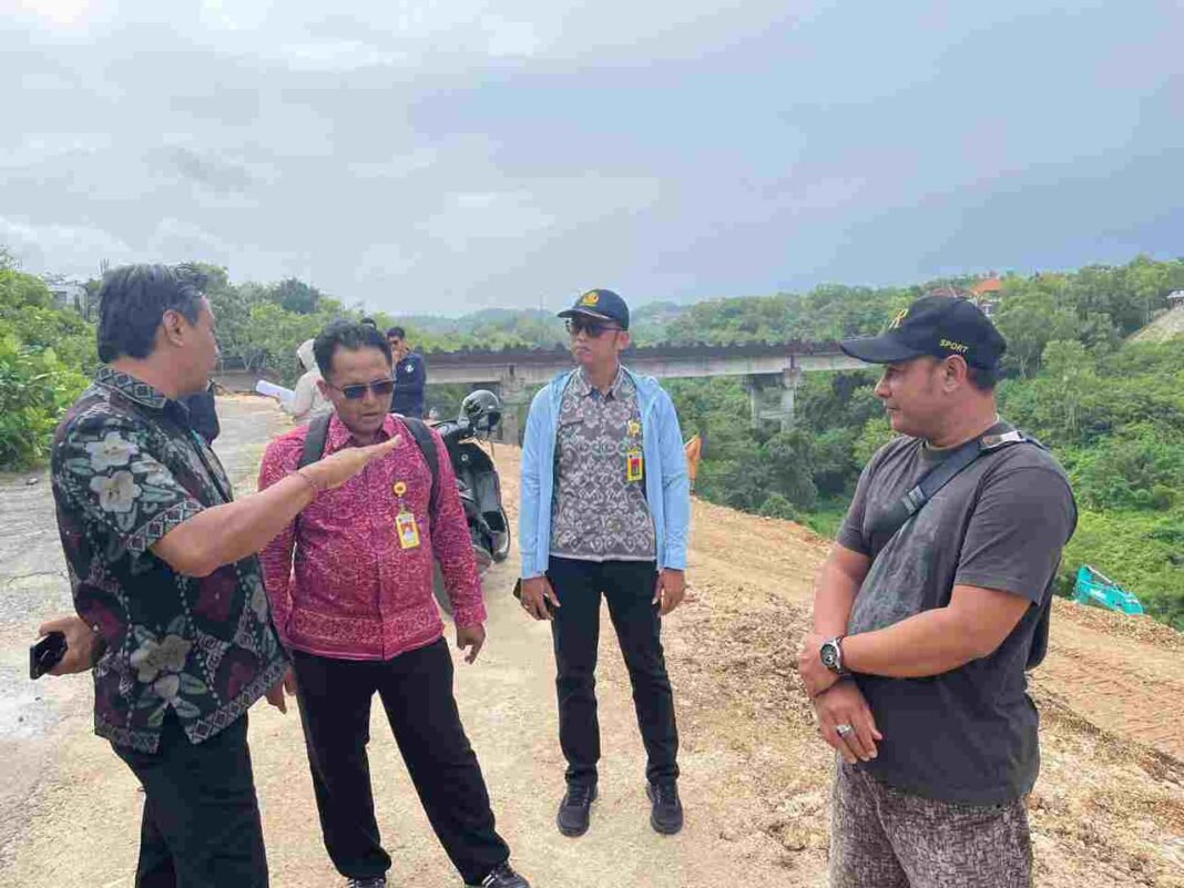 Melalui Peninjauan Lokasi Permohonan Pertimbangan Teknis Di Desa Pecatu, BPN Badung Tegaskan Komitmennya Melalui Peninjauan Lokasi Permohonan Pertimbangan Teknis Di Desa Pecatu, BPN Badung Tegaskan Komitmennya