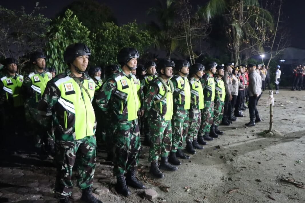 Kodim 0201/Medan Turut Bersihkan Kampung Narkoba dan Judi Jermal, Barak Dihancurkan dan Dibakar Kodim 0201/Medan Turut Bersihkan Kampung Narkoba dan Judi Jermal, Barak Dihancurkan dan Dibakar