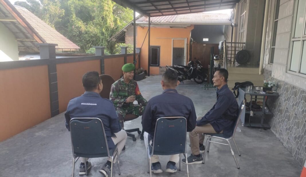 Perkuat Sinergi Wilayah : Babinsa Koramil 02/Sukakarya Komsos Dengan Personil BPS | Kompas.SBS.-News Perkuat Sinergi Wilayah : Babinsa Koramil 02/Sukakarya Komsos Dengan Personil BPS | Kompas.SBS.-News