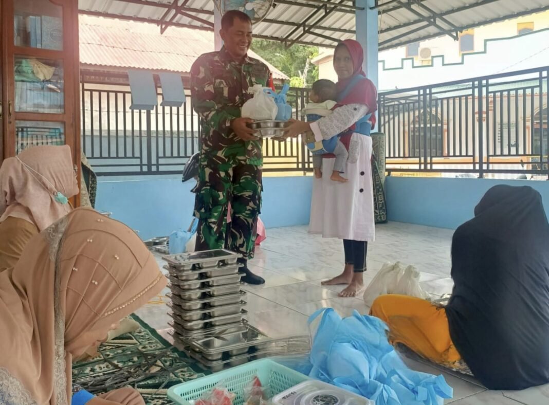 Babinsa Koramil 02/Sukakarya Dampingi Pembagian Makanan Bergizi Untuk Ibu Hamil, Menyusui Dan Balita | Babinsa Koramil 02/Sukakarya Dampingi Pembagian Makanan Bergizi Untuk Ibu Hamil, Menyusui Dan Balita |