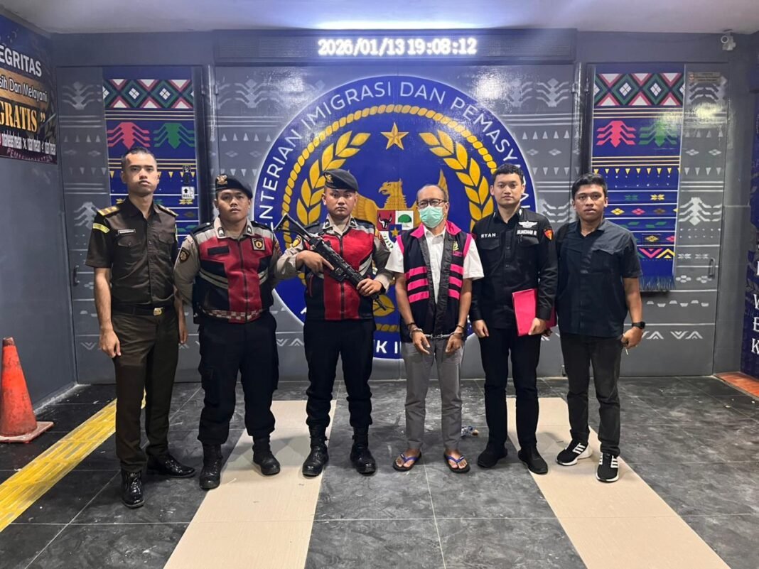 Dugaan Memberikan Izin Penebangan Hutan Siosar ! Kepala BPHL Wilayah II Sumut di Tahan Kejaksaan Dugaan Memberikan Izin Penebangan Hutan Siosar ! Kepala BPHL Wilayah II Sumut di Tahan Kejaksaan