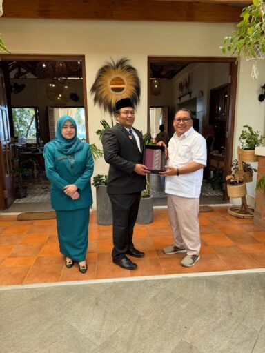 Walikota Sabang Zulkifli H.Adam Audiensi Startegi s Dengan Bank Indonesia Aceh | Kompas.SBS.-News Walikota Sabang Zulkifli H.Adam Audiensi Startegi s Dengan Bank Indonesia Aceh | Kompas.SBS.-News
