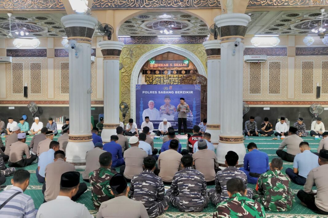 Polres Sabang Gelar Zikir Dan Doa Bersama Untuk Korban Banjir Dan Longsor Aceh, Sumut Dan Sumbar| Kompas.SBS. Polres Sabang Gelar Zikir Dan Doa Bersama Untuk Korban Banjir Dan Longsor Aceh, Sumut Dan Sumbar| Kompas.SBS.