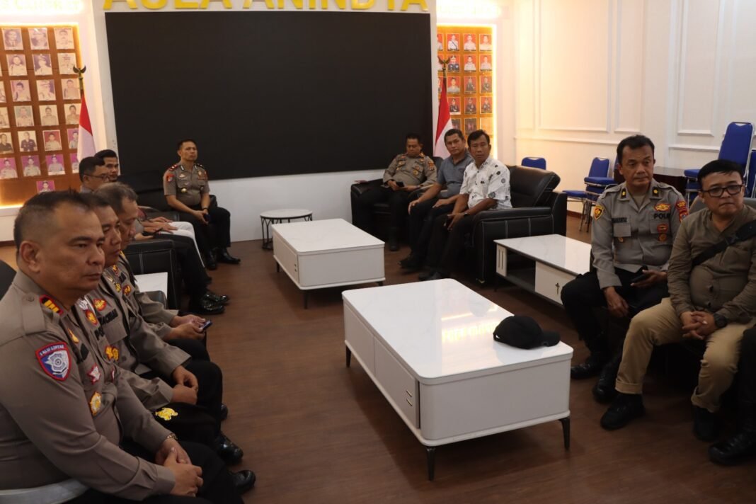 Kapolres Binjai Giat Silaturahmi Bersama 18 Tokoh Etnis Forum Pembauran Kebangsaan (FPK) Kapolres Binjai Giat Silaturahmi Bersama 18 Tokoh Etnis Forum Pembauran Kebangsaan (FPK)