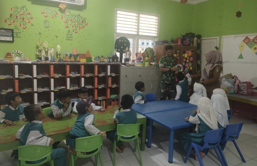 Melalui Edukasi Sederhana : Babinsa Koramil 02/Sukakarya Kenaikan Disiplin Sejak Dini | Kompas.SBS.- News Melalui Edukasi Sederhana : Babinsa Koramil 02/Sukakarya Kenaikan Disiplin Sejak Dini | Kompas.SBS.- News