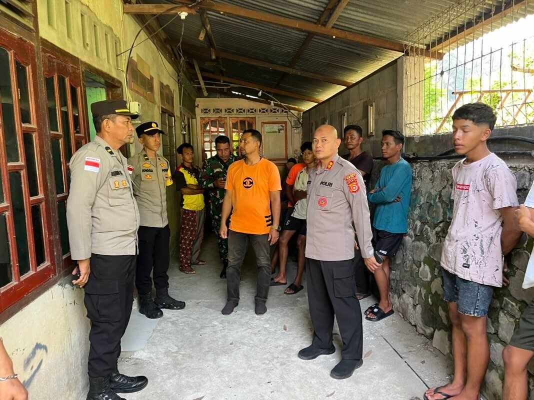 Kapolres Sabang Turun Langsung Ke Lokasi Penemuan Mayat Di Kamar Kos | Kompas.sbs.-News Kapolres Sabang Turun Langsung Ke Lokasi Penemuan Mayat Di Kamar Kos | Kompas.sbs.-News