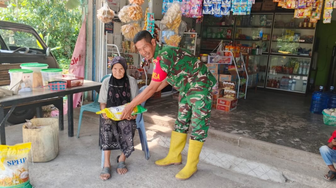 Peduli Warga Binaan : Babinsa Koramil 01 Sukajaya Salurkan Bantuan Kepada Lansia | Kompas.SBS.-News Peduli Warga Binaan : Babinsa Koramil 01 Sukajaya Salurkan Bantuan Kepada Lansia | Kompas.SBS.-News