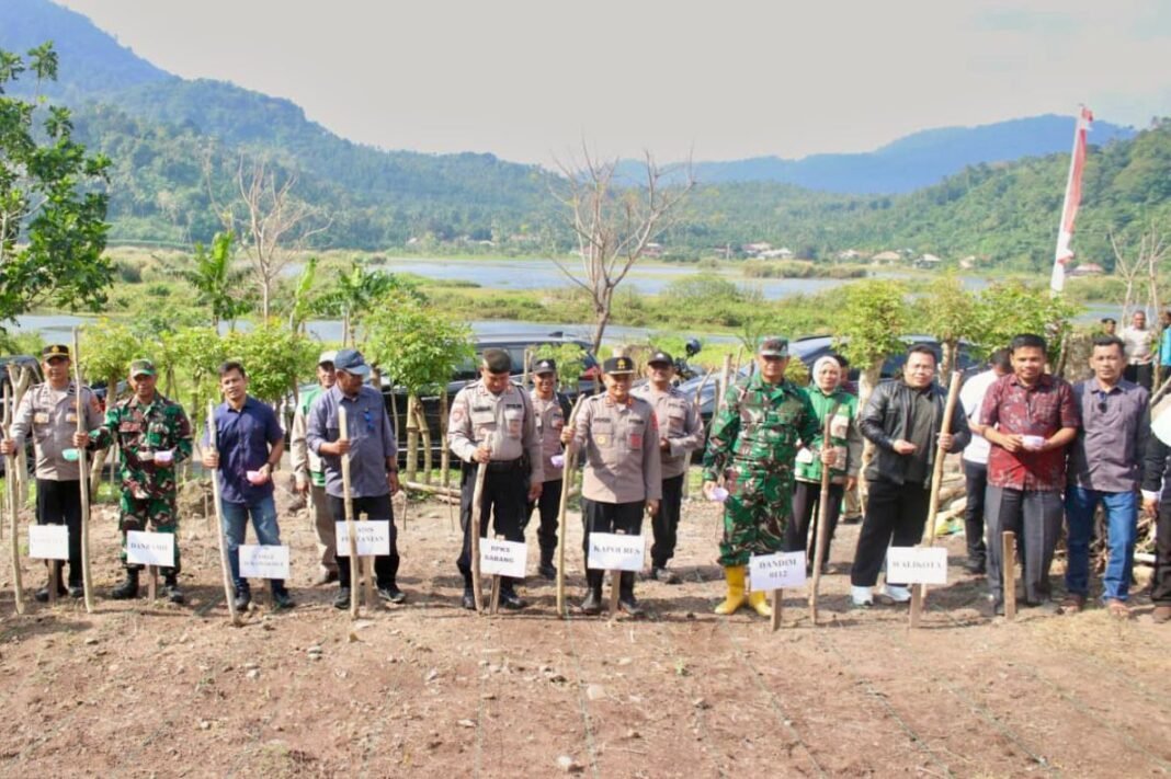 Walikota Sabang: Zulkifli H.Adam Pimpin Penanaman Perdana Berbasis Gampong Dan BUMDes Walikota Sabang: Zulkifli H.Adam Pimpin Penanaman Perdana Berbasis Gampong Dan BUMDes