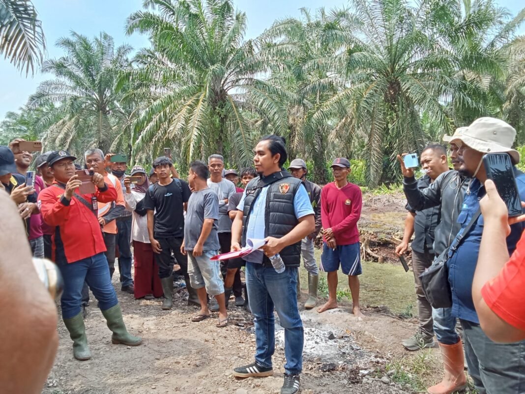 “Tim Polres Asahan Turun Ke Lokasi Kelompok Tani Permata Gambut Jaya Cek Olah TKP” “Tim Polres Asahan Turun Ke Lokasi Kelompok Tani Permata Gambut Jaya Cek Olah TKP”