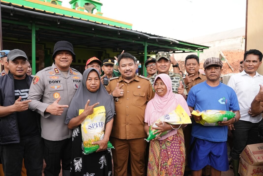 Tinjau Banjir Pamanukan Bupati Subang Pastikan Kebutuhan pengungsi Terpenuhi Tinjau Banjir Pamanukan Bupati Subang Pastikan Kebutuhan pengungsi Terpenuhi