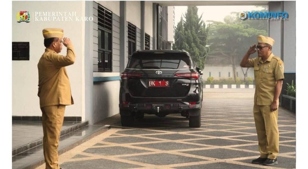 Tingkatkan PAD! Bupati Karo Pimpin Apel Gabungan di Halaman Kantor Bupati Karo. Tingkatkan PAD! Bupati Karo Pimpin Apel Gabungan di Halaman Kantor Bupati Karo.