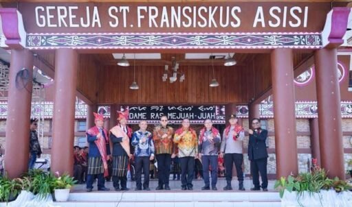 Pentahbisan 8 Imam Baru di Gereja St. Fransiskus Assisi Berastagi dihadiri Bupati dan Wakil Bupati Karo. Pentahbisan 8 Imam Baru di Gereja St. Fransiskus Assisi Berastagi dihadiri Bupati dan Wakil Bupati Karo.