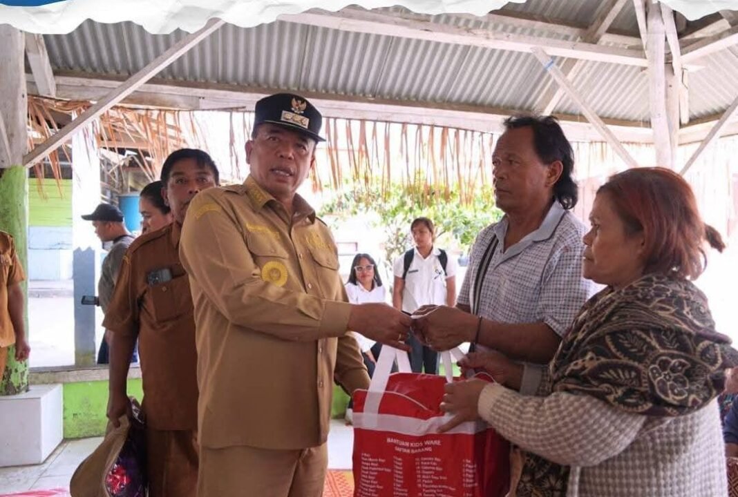 Respon Cepat ! Bupati Karo Tinjau Lokasi Kebakaran dan Salurkan Bantuan di Desa Lingga Respon Cepat ! Bupati Karo Tinjau Lokasi Kebakaran dan Salurkan Bantuan di Desa Lingga