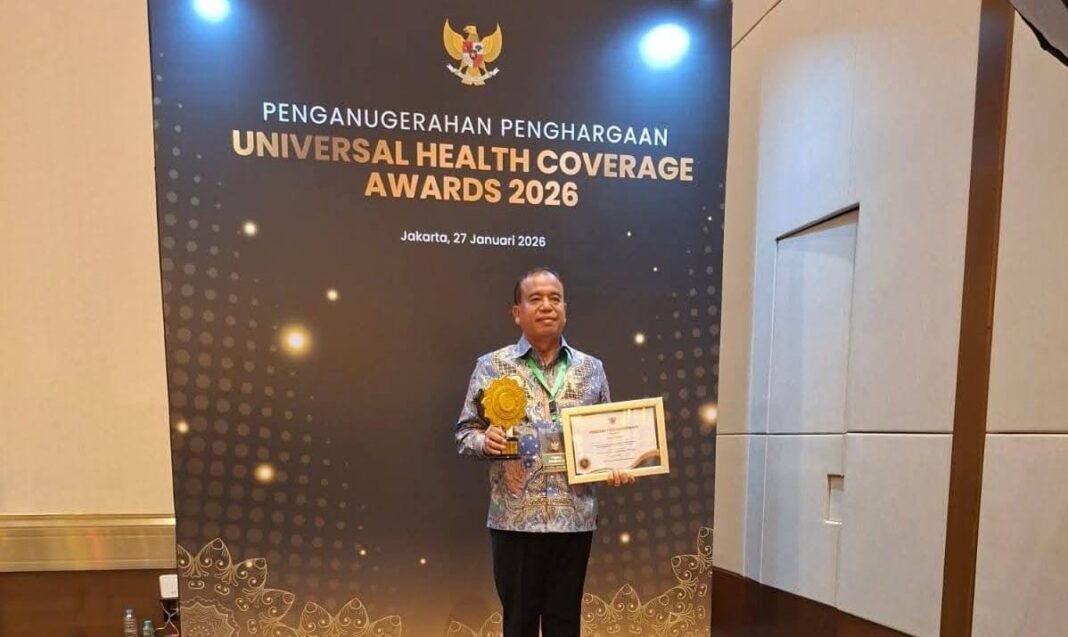 Wujudkan Jaminan Kesehatan, Bupati Karo Terima Penghargaan UHC Award 2026 di Jakarta Wujudkan Jaminan Kesehatan, Bupati Karo Terima Penghargaan UHC Award 2026 di Jakarta