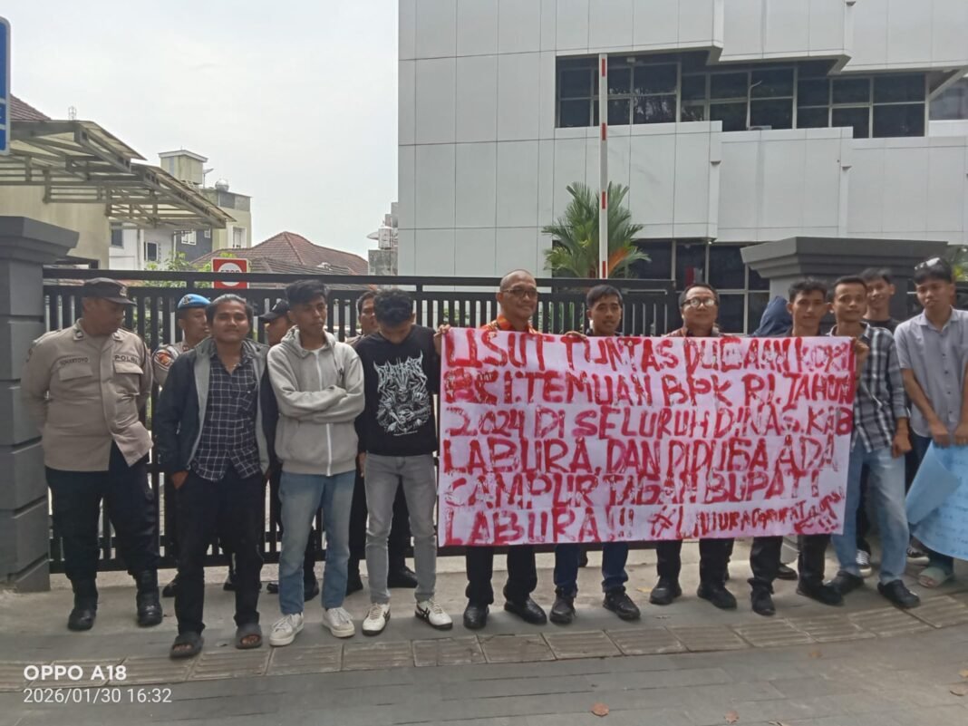 “Uang Rakyat Dikembalikan, Hukum Dilupakan? Mahasiswa Desak Kejati Usut Temuan BPK Labuhanbatu Utara” “Uang Rakyat Dikembalikan, Hukum Dilupakan? Mahasiswa Desak Kejati Usut Temuan BPK Labuhanbatu Utara”
