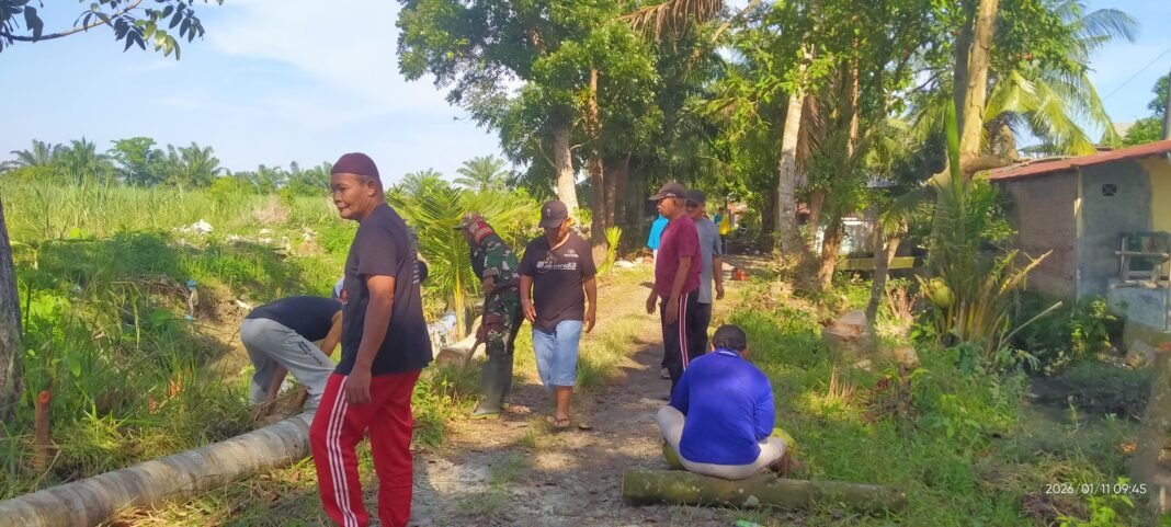 Gotong Royong Warga Lingkungan V Beringin Antisipasi Banjir Sebelum Terlambat Gotong Royong Warga Lingkungan V Beringin Antisipasi Banjir Sebelum Terlambat