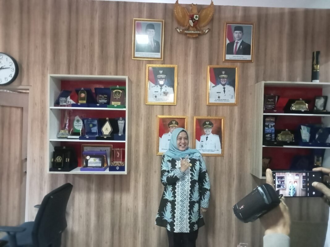 Diskes Subang Jalur Pendidikan Bidan Profesional Diwajibkan Harus S1. Diskes Subang Jalur Pendidikan Bidan Profesional Diwajibkan Harus S1.