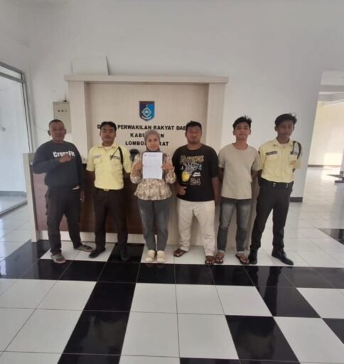 KARYAWAN PT CAKRA YUDHA GARDATAMA TUNTUT HAK PEMOTONGAN GAJI SELAMA SATU TAHUN KARYAWAN PT CAKRA YUDHA GARDATAMA TUNTUT HAK PEMOTONGAN GAJI SELAMA SATU TAHUN