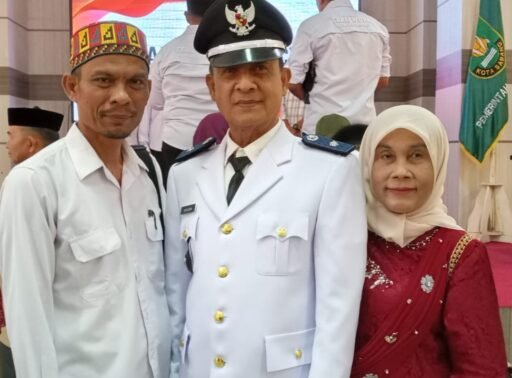 Abdullah Imum,S.Sos Resmi Dilantik Sebagai Keuchik Gampong Balohan Periode 2026-2032 | Kompas.SBS.- News Abdullah Imum,S.Sos Resmi Dilantik Sebagai Keuchik Gampong Balohan Periode 2026-2032 | Kompas.SBS.- News