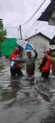Cuaca Ekstrem Melanda Bali : 42 Titik Terendam Banjir, PMI Evakuasi Puluhan Warga Cuaca Ekstrem Melanda Bali : 42 Titik Terendam Banjir, PMI Evakuasi Puluhan Warga
