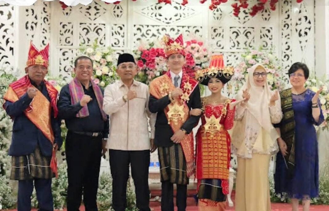 Bupati Karo Hadiri Pernikahan Putra Ricardo Sembiring Milala di Medan Bupati Karo Hadiri Pernikahan Putra Ricardo Sembiring Milala di Medan