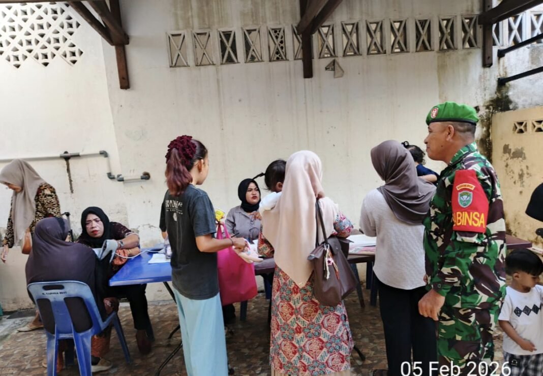 Babinsa Koramil 02/Sukakarya Dampingi Posyandu, Perkuat Upaya Pencegahan Stunting | Kompas.sbs.-News Babinsa Koramil 02/Sukakarya Dampingi Posyandu, Perkuat Upaya Pencegahan Stunting | Kompas.sbs.-News