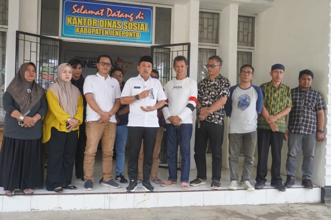 Pasca Aksi Damai, Bupati Jeneponto Kunjungi Dinas Sosial Tindak Lanjut Persoalan PBI JKN Pasca Aksi Damai, Bupati Jeneponto Kunjungi Dinas Sosial Tindak Lanjut Persoalan PBI JKN