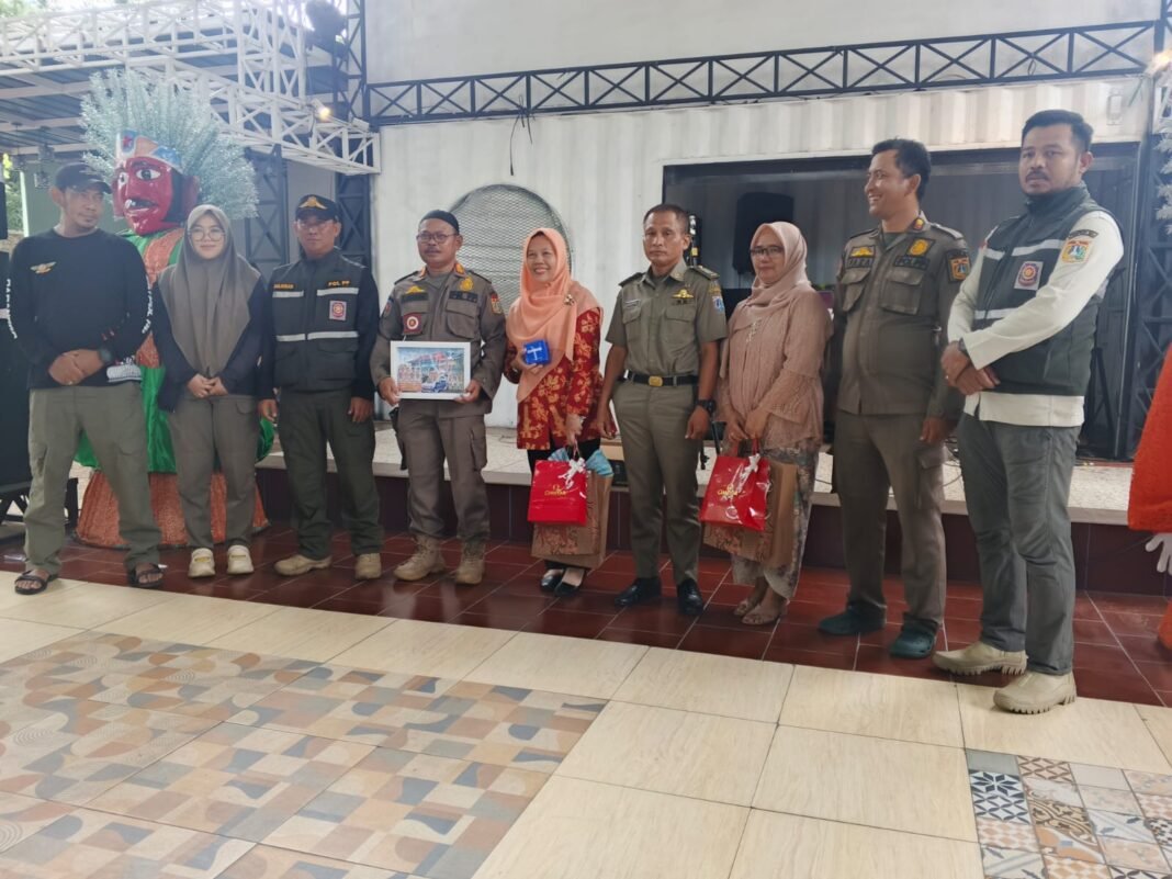 Acara pelepasan purna bakti Dan mugah puasa Satuan Polisi Pamong Praja, Kec.Tg.Priok Jakarta Utara. Acara pelepasan purna bakti Dan mugah puasa Satuan Polisi Pamong Praja, Kec.Tg.Priok Jakarta Utara.
