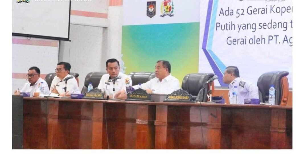 Bupati Karo Pimpin Rapat Evaluasi Kinerja Perangkat Daerah Bupati Karo Pimpin Rapat Evaluasi Kinerja Perangkat Daerah