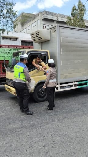 Polantas Menyapa, Satlantas Polres Langkat Hadirkan Edukasi dan Kepedulian di Jalan Raya Polantas Menyapa, Satlantas Polres Langkat Hadirkan Edukasi dan Kepedulian di Jalan Raya