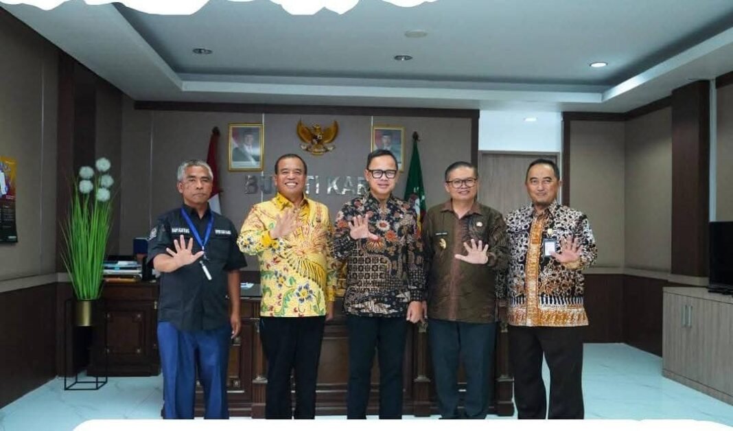 Dalam Rangka Mendorong Pertumbuhan Ekonomi Daerah ! Wakil Menteri Dalam Negeri Ketemu Bupati Karo Dalam Rangka Mendorong Pertumbuhan Ekonomi Daerah ! Wakil Menteri Dalam Negeri Ketemu Bupati Karo