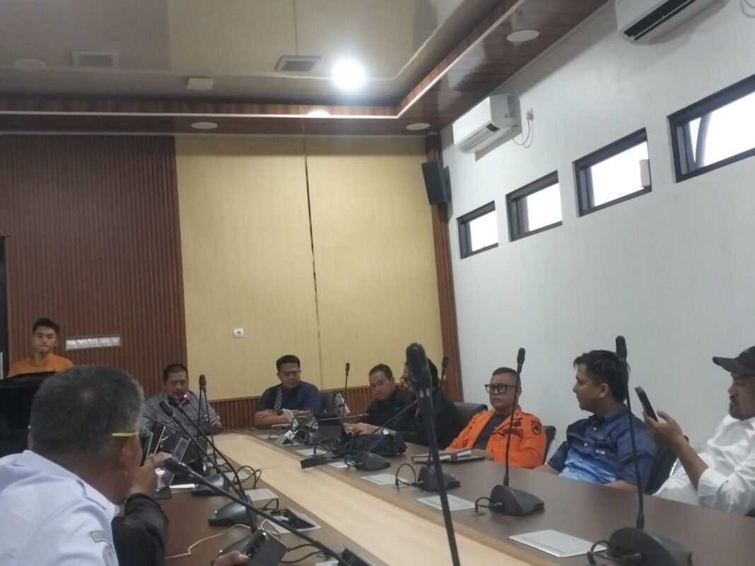 GAKAN Banjir (Gerakan Akserasi Antisipasi Banjir) Ontog Kantor DPRD Subang GAKAN Banjir (Gerakan Akserasi Antisipasi Banjir) Ontog Kantor DPRD Subang