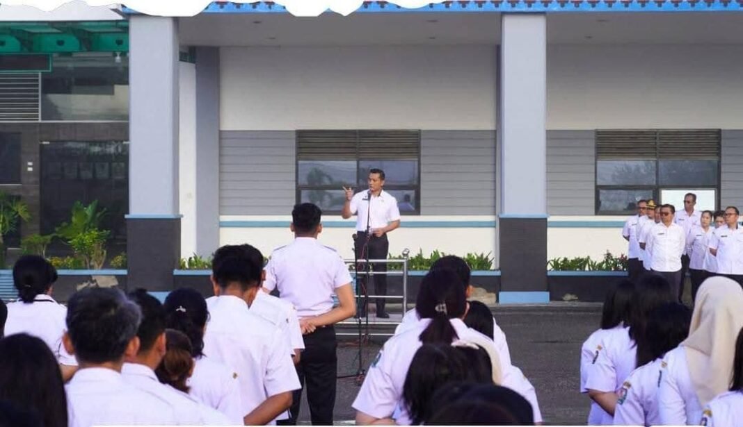 Tingkatkan Kedisiplinan Pasca Libur Panjang, Sekda Karo Pimpin Apel Gabungan Atas Arahan Bupati Karo Tingkatkan Kedisiplinan Pasca Libur Panjang, Sekda Karo Pimpin Apel Gabungan Atas Arahan Bupati Karo