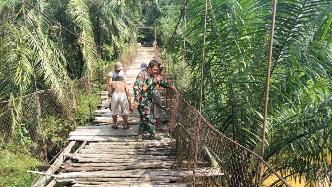 Perbaikan Jembatan Gantung Perintis Sei Kanan Tuntas, Akses Masyarakat Kembali Lancar Perbaikan Jembatan Gantung Perintis Sei Kanan Tuntas, Akses Masyarakat Kembali Lancar