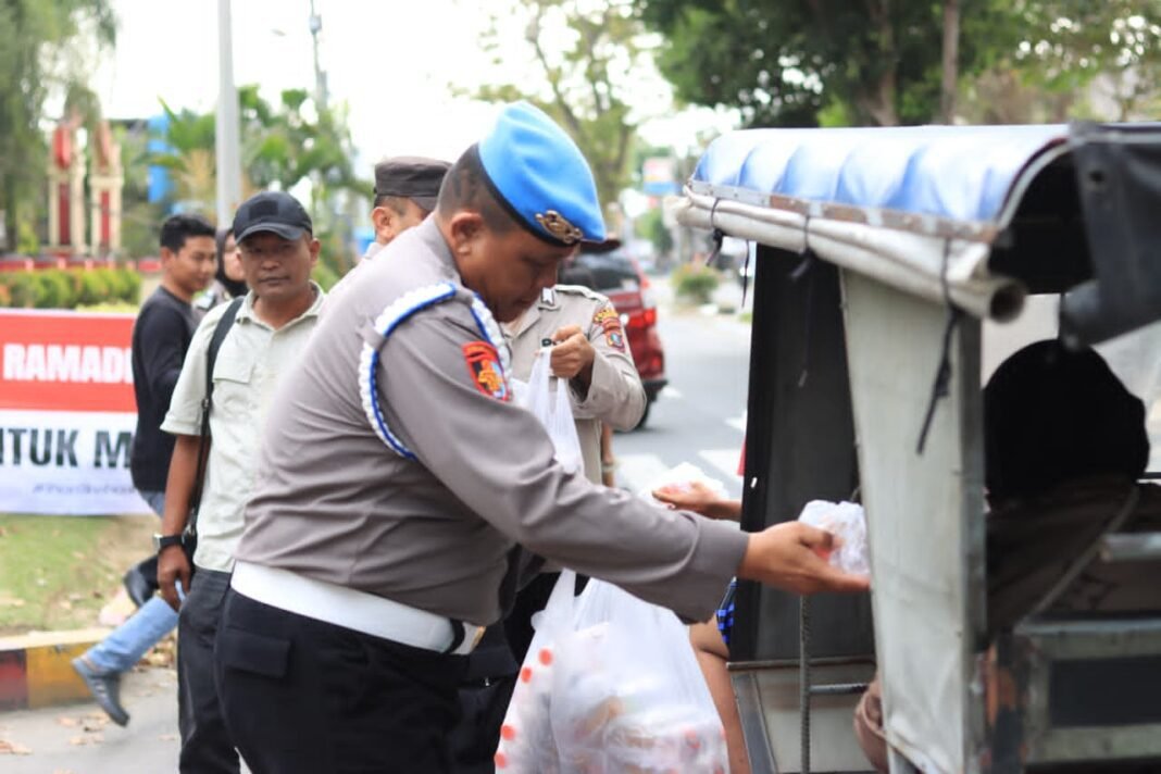 Hari Ke-6 Ramadhan 1447 H, Polres Langkat Berbagi Takjil untuk Masyarakat Hari Ke-6 Ramadhan 1447 H, Polres Langkat Berbagi Takjil untuk Masyarakat